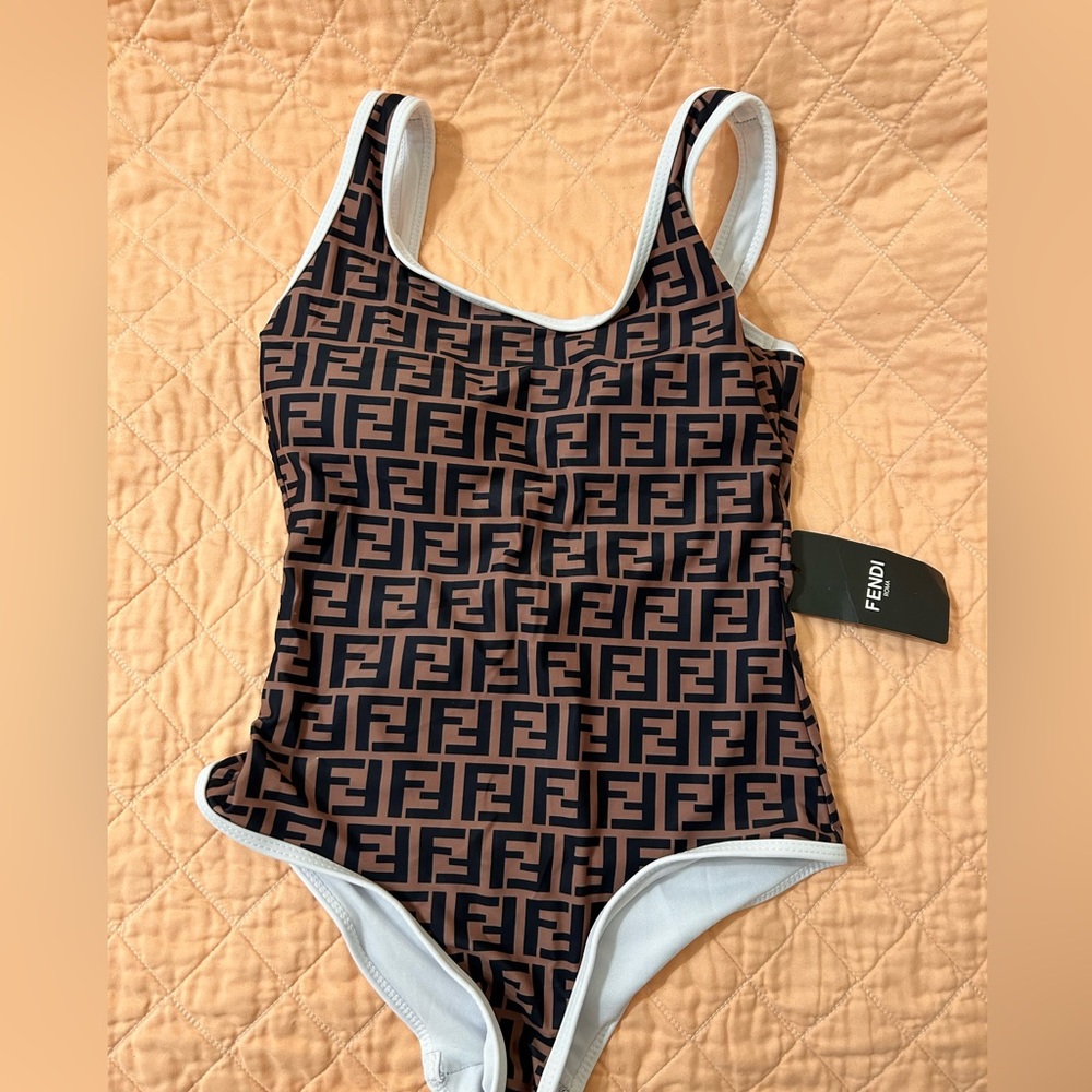 One piece swim